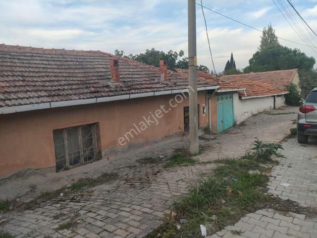 Poyracık Mahallesinde Geniş Bahçesi Olan Müstakil Ev