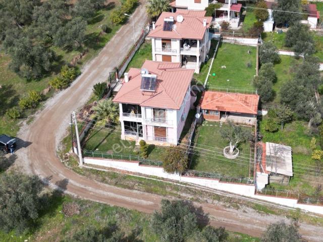 Poyraz Gayrimenkul'den Altınoluk Avcılar'da Satılık 645m2 Arsa İçinde Satılık Villa