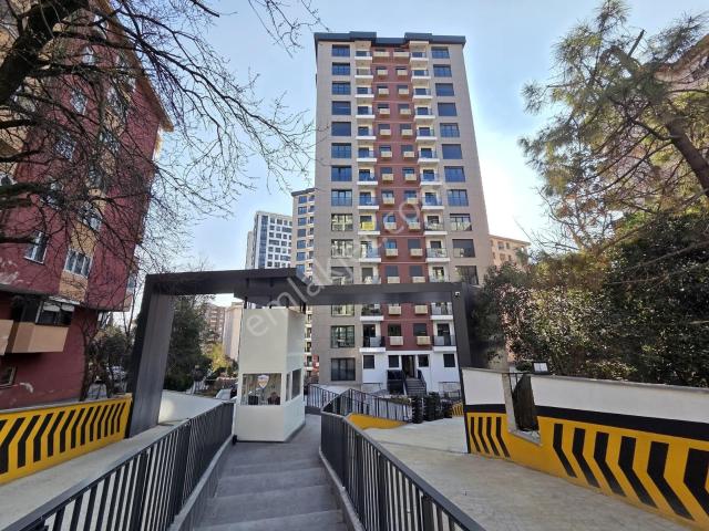 Poyraz'dan Bostancı'da Güvenlikli Site İçinde 2+1 Satılık Daire