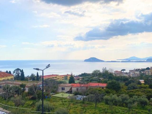 Pozzuoli Via Solfatara: Porzione di Villa Storica con Vista Panoramica