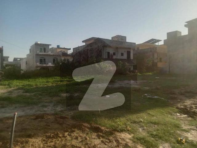 Plot available for sale in i 15