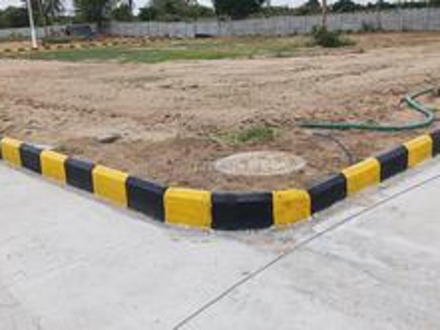 Plot Area: 1800 Sq.Yrds for 20 L | Plot / Land in Bibinagar, Hyderabad | Facing: East | Posted by Srinivas Real estate IP7033 SKU 1