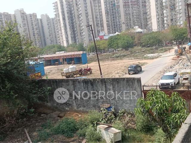 Plot For Sale In Choti Milak Mkt Vlg Rd