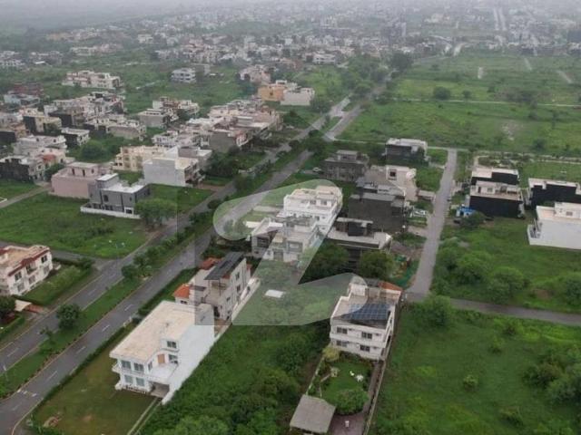 Plot for sale in d12/1