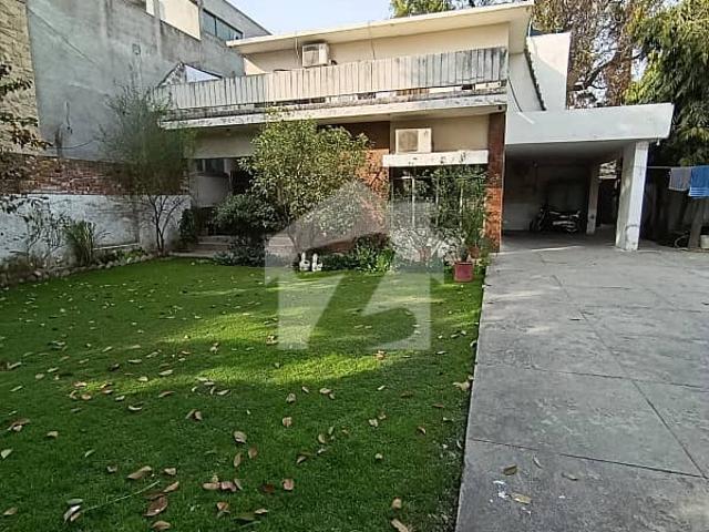 Plot price bungalow in main cantt
