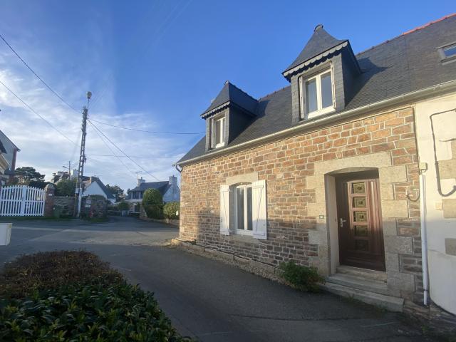 PLOUBAZLANEC, à vendre ancienne maison de pêcheurs à Loguivy de la Mer