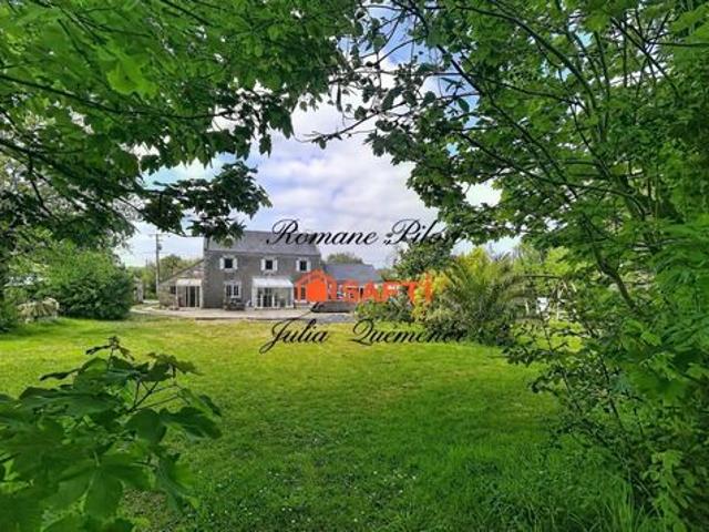 PLOUGONVELIN – Maison + 2 gîtes + dépendances – Fort potentiel locatif – Terrain 3000 m²