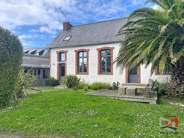 PLOUGRESCANT: Ancienne école rénovée
