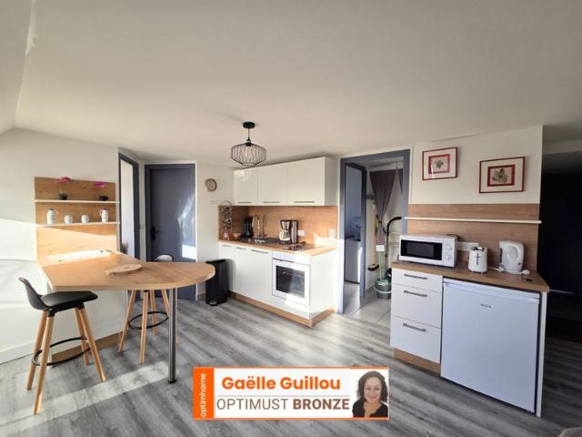 PLOUESCAT Centre: Appartement meublé et équipé 2 chambres + Parking