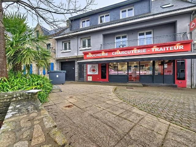 PLOUHINEC: Rare sur le marché d'un immeuble de centre ville et Projet de division