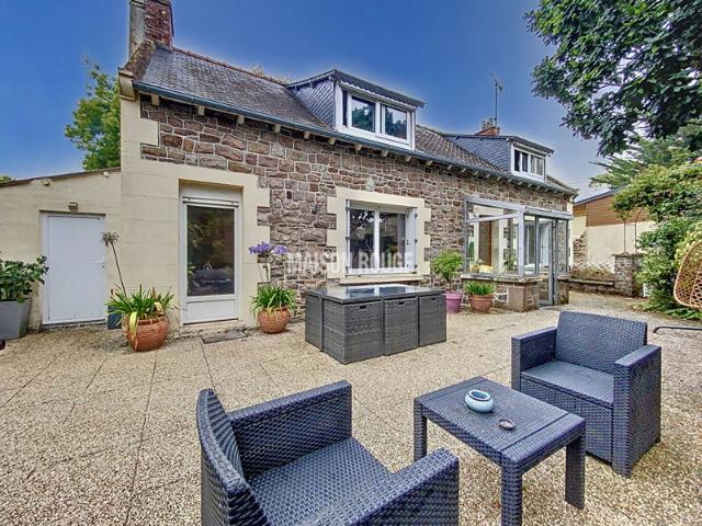 PLOURIVO Maison en pierre 104 m2 Jardin 4105 m²