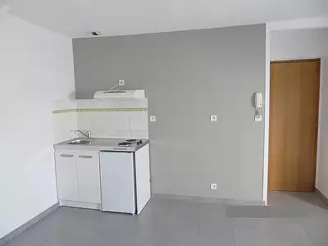 Ploërmel 56800 Location appartement 1 pièce t1 au dernier étage cave