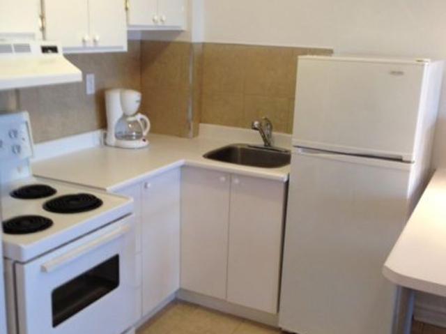 Plateau Mont Royal – Logement 2 1/2 chauffé éclairé – H.D. – WIFI