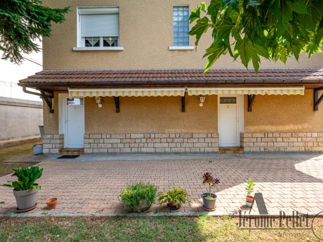 Plateau à aménager avec jardin et parking à Ternay