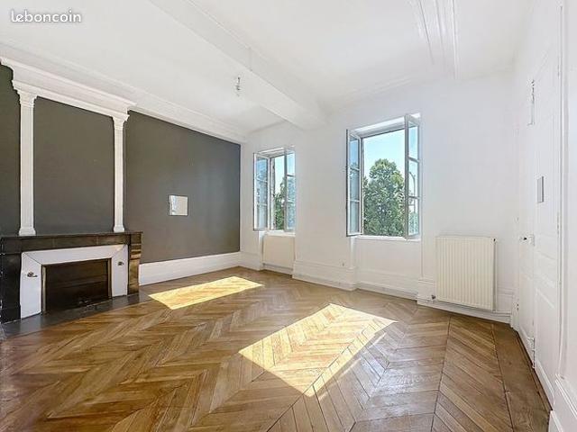 Plateau à aménager de 56 m2 avec vue Saône MACON CENTRE