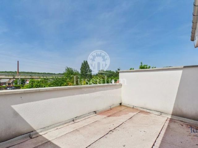 Plateau à aménager de 80 m² – 2ème et dernier étage – Florange centre