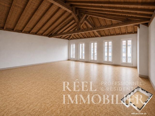 Plateau à aménager de 80 m² Dernier étage Coeur de la ba. 81m² Auch