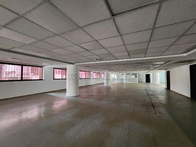 Plateau bureau 1800 m² proche tram Marché Central