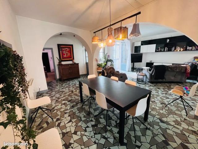 Plateau Central Appartement T5 – Terrasse