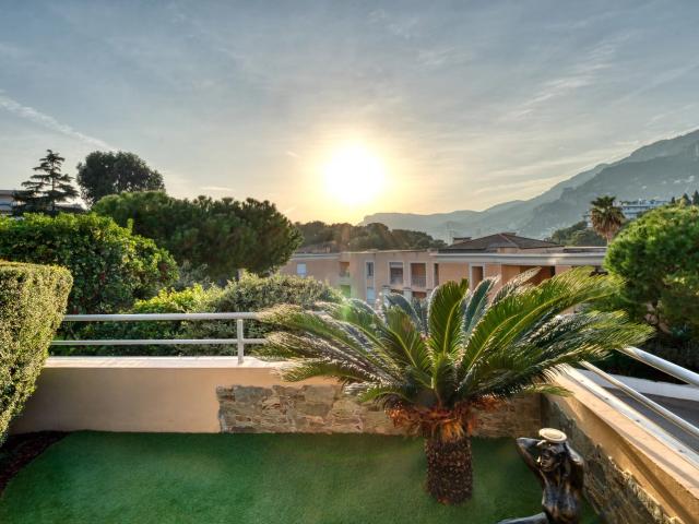 Plateau du Cap Martin – 2 pièces d'exception, loggia, jardin, garage. Vue Monaco