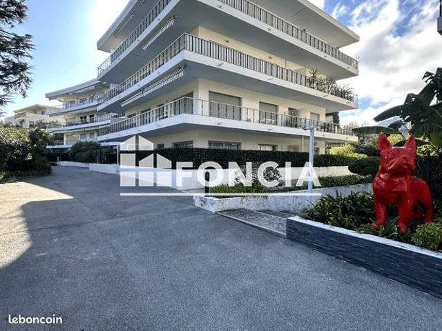Plateau du cap martin, residence tres bien entretenue avec piscine et tennis, trois pieces, triple exposition, cave et garage