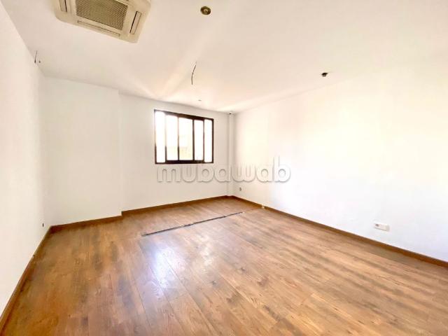 Plateau de bureau 150 m² Racine