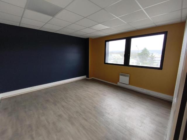 Plateau de bureau de 52.4 m2 à Cléon