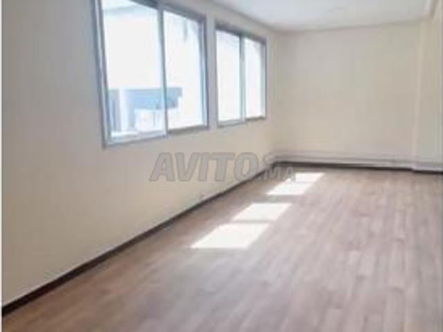 Plateau de bureau en location bd zerktouni