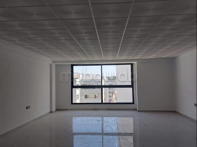 Plateau de bureau neuf très haut standing de 72 m2