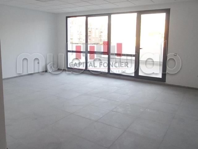 Plateau de bureau premium de 540 m de surface utile a la vente en plein quartier CFC