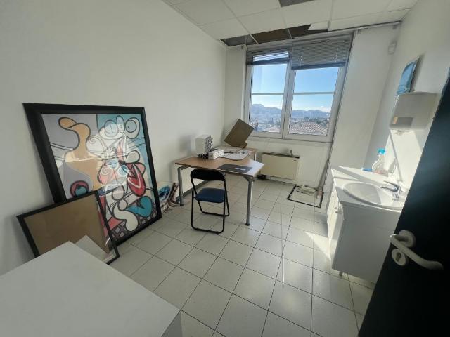 Plateau de bureaux PMR 207 m² + terrasse – Marseille 12ᵉ Saint Barnabé Village