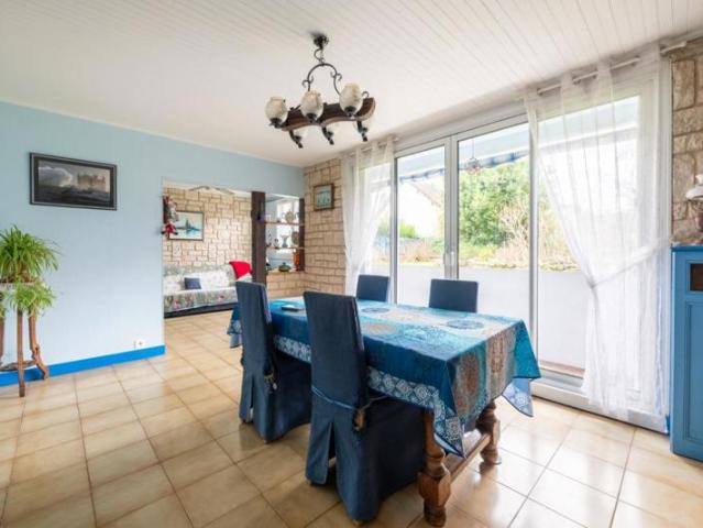 PLATEAU DE VITRY Voie Greuze T4 lumineux de 90 m², cave, box