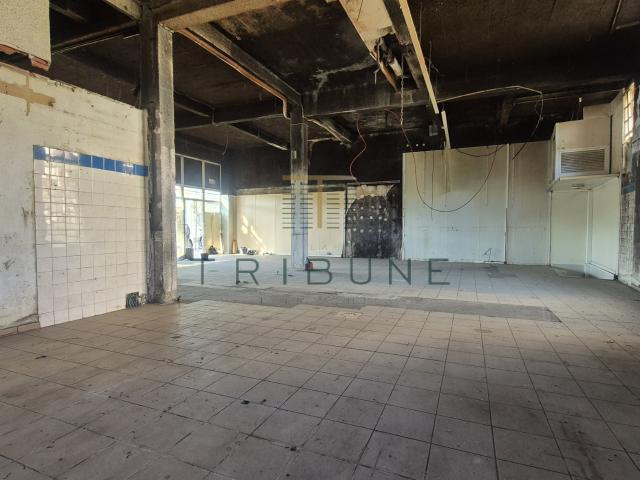 Plateau en rez de chaussée de 130m2 + 43m2 de sous sol en hyper centre ville d'Agen