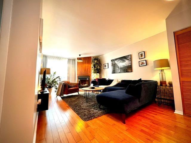 Plateau très grand 5 1/2 à louer pour le 1 Juillet. Appartement impeccable