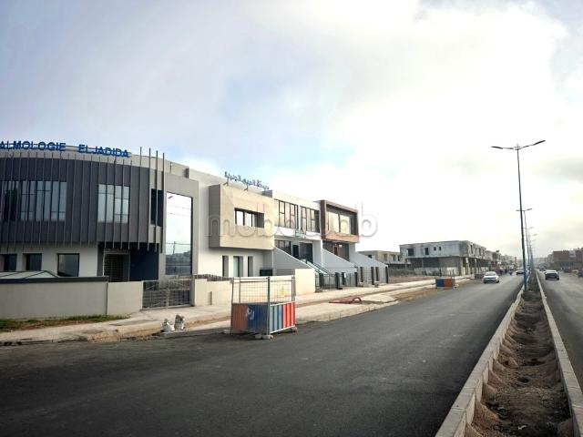 Plateaux de bureaux et Magasins à Louer