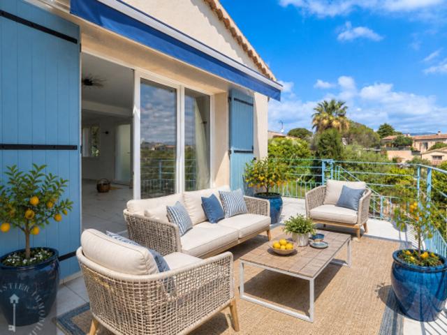 PLATEAUX FLEURIS Villa rénovée avec vue mer