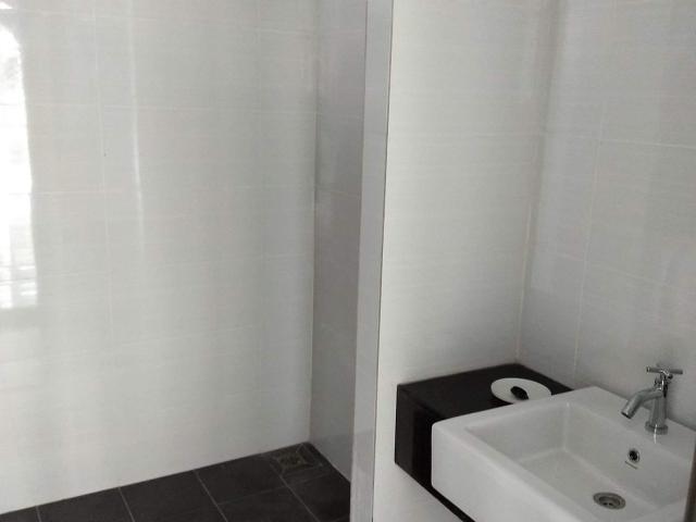 Platinum 3 Furnished No Aircond Single Room include utilities Share Bathroom MIX GENDER