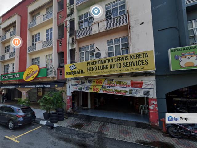 Platinum Walk Corner Shop
