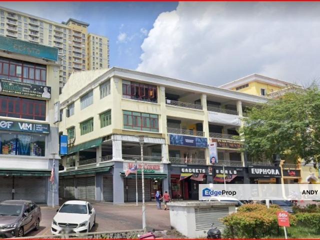 Platinum Walk Ground Floor Shop Great Location Next to Mall with Basement Carpark