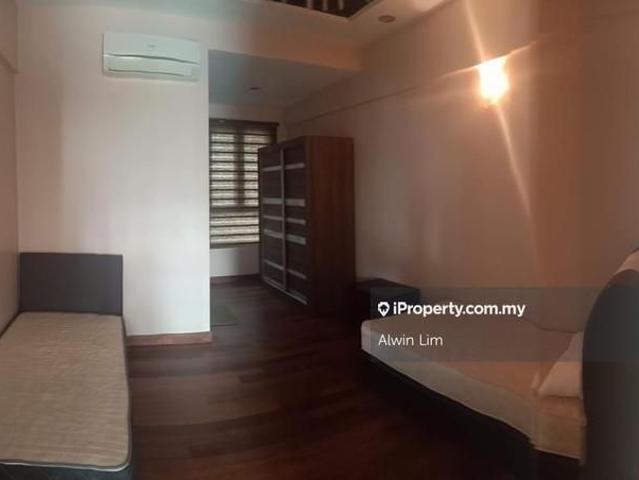 Platino Condominium, Jelutong