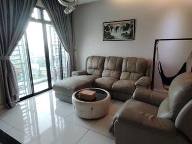 Platino service apartment Paradigm Mall tampoi area