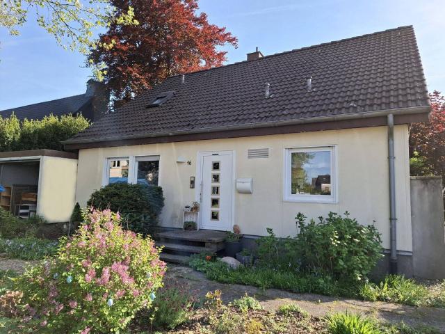 Platz da! Freistehendes Einfamilienhaus mit großzügiger Wohnfläche und XXL Gartenidylle in Do Persebeck provisionsfrei!