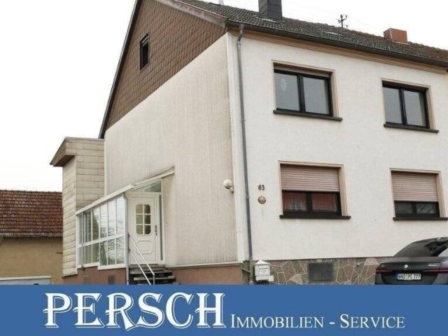 Platz für 2 Familien, mit Nebengebäude!