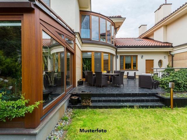 Platz für Alle! Einfamilien Vorder und Hinterhaus 7 Zimmer nebst Garten