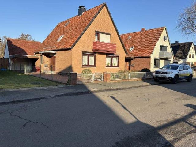 Platz für Generationen Zweifamilienhaus mit Garten und Garage in ruhiger Lage von Bremen Nord