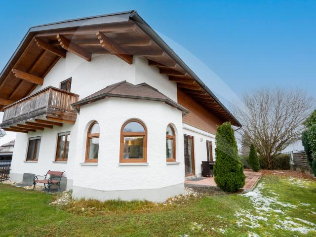 Platz ohne Ende: Gut ausgestattetes Einfamilienhaus in Plattling