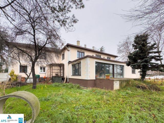 VILLA IN GRÜNLAGE teilrenoviert
