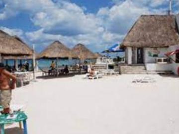 Playa Corona: Casa con piscina, inversión apta para cabañas y alquiler en Airbnb