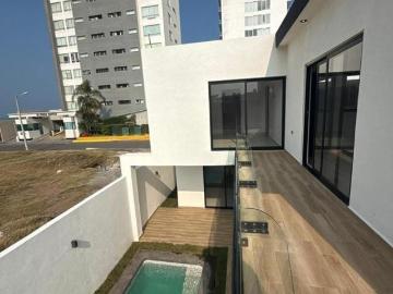 PLAYAS DEL CONCHAL, Casa en VENTA con recamara en PB, alberca y sala de TV
