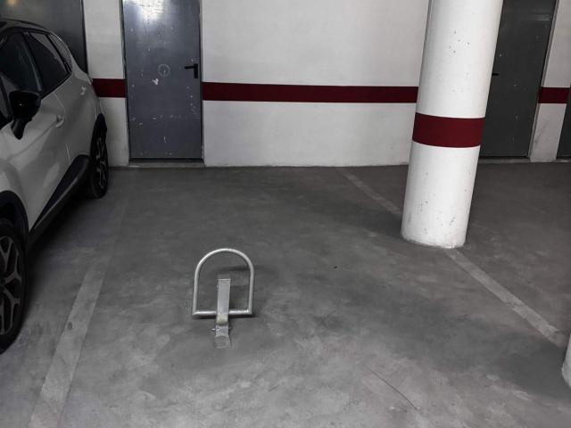 Plaza con trastero